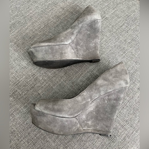 Grey suede Nine West wedges - Picture 3 of 7